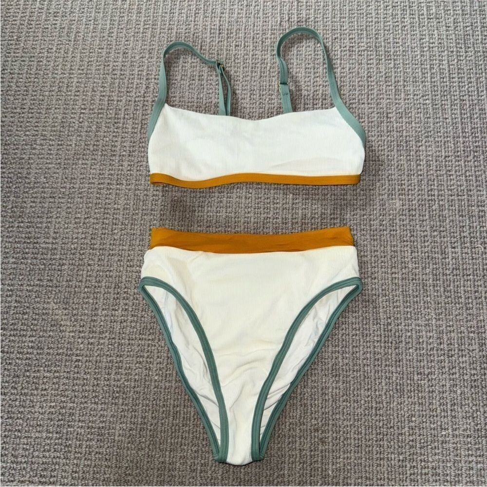 L*Space Ribbed Frenchi Bottom and Gemma
Top Bikini Set - size xs